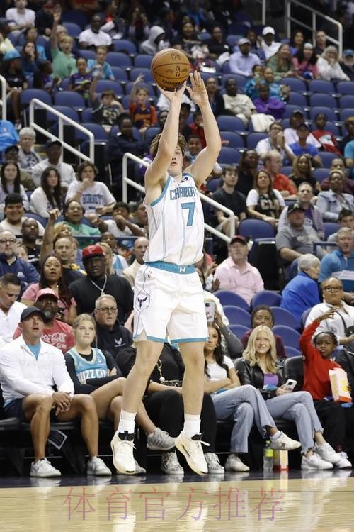 克尼佩尔助攻 米勒三分应声入网 克尼佩尔助攻 米勒三分应声入网